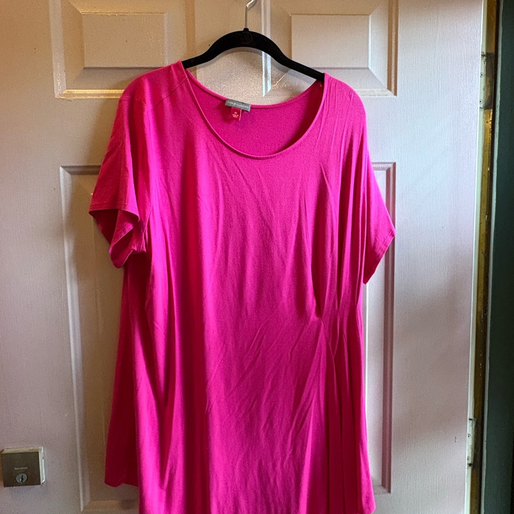 ***3 for $30***. Vince Camuto Fuchsia Short Sleeve Tee